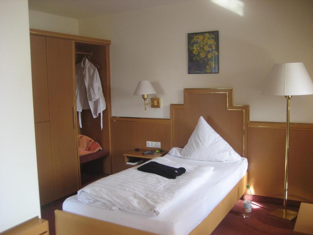 Hotel-Gasthof Maisberger Neufahrn bei Freising Room photo